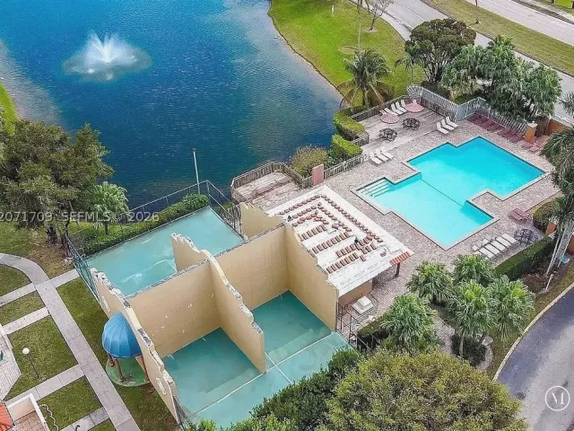 Продажа дома по адресу 8575 NW 5th Ter 1509 - фото 9297052