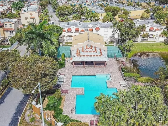 Продажа дома по адресу 8575 NW 5th Ter 1509 - фото 9297053