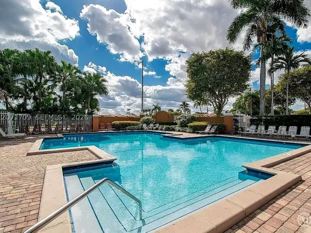 Продажа дома по адресу 8575 NW 5th Ter 1509 - фото 9297054