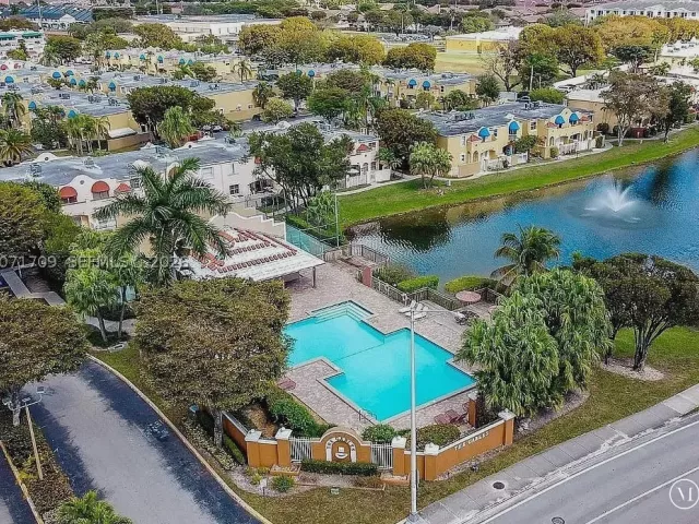 Продажа дома по адресу 8575 NW 5th Ter 1509 - фото 9297055