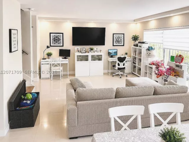 Продажа дома по адресу 8575 NW 5th Ter 1509 - фото 9297035