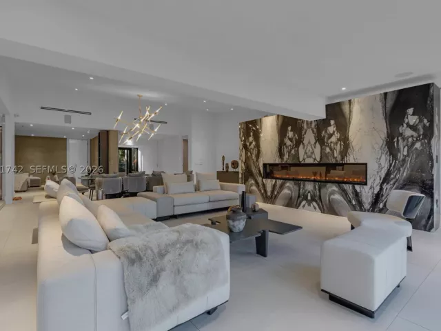 Продажа дома по адресу 11620 NE 20th Dr - фото 9298507