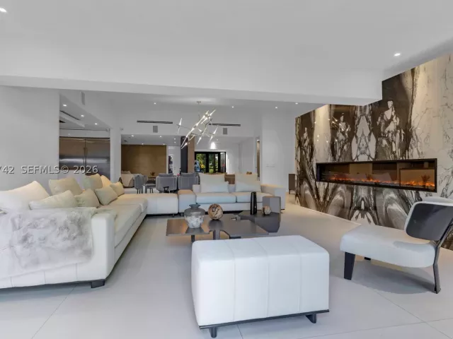 Продажа дома по адресу 11620 NE 20th Dr - фото 9298508