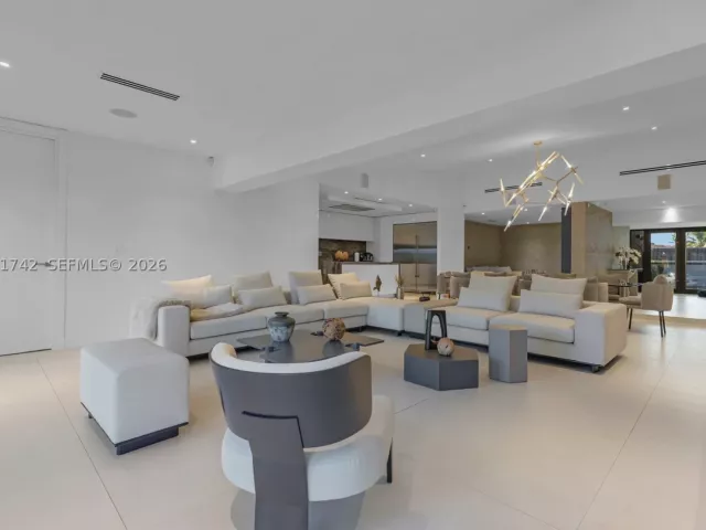 Продажа дома по адресу 11620 NE 20th Dr - фото 9298509