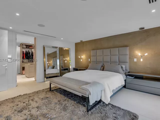 Продажа дома по адресу 11620 NE 20th Dr - фото 9298514