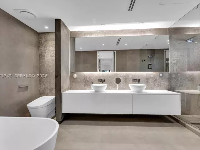 Продажа дома по адресу 11620 NE 20th Dr - фото 9298520