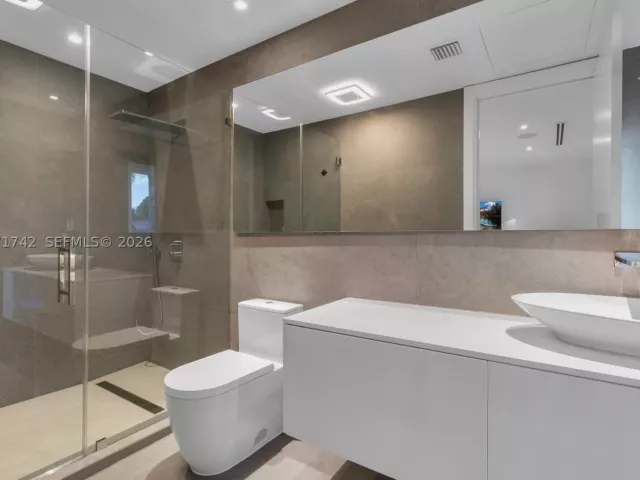 Продажа дома по адресу 11620 NE 20th Dr - фото 9298525