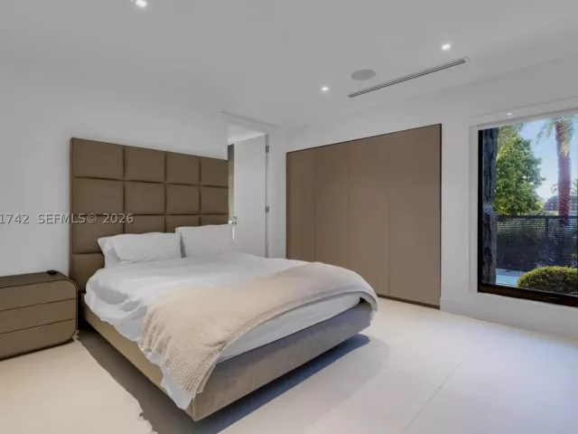 Продажа дома по адресу 11620 NE 20th Dr - фото 9298527