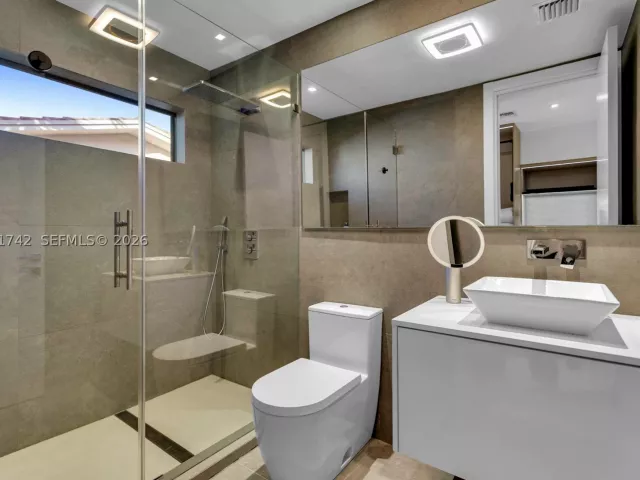 Продажа дома по адресу 11620 NE 20th Dr - фото 9298528