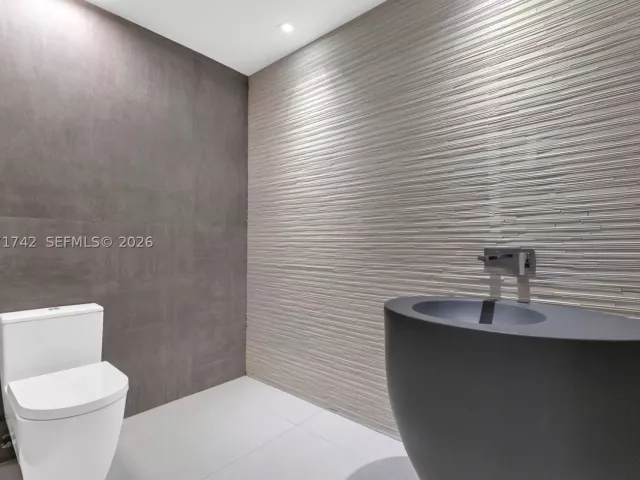 Продажа дома по адресу 11620 NE 20th Dr - фото 9298530