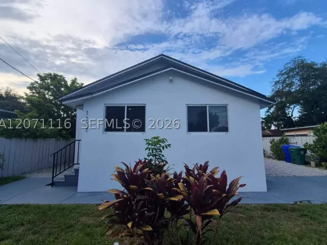 Продажа дома по адресу 1137 NW 55th St - фото 9298493