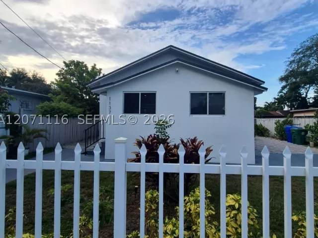 Продажа дома по адресу 1137 NW 55th St - фото 9298495