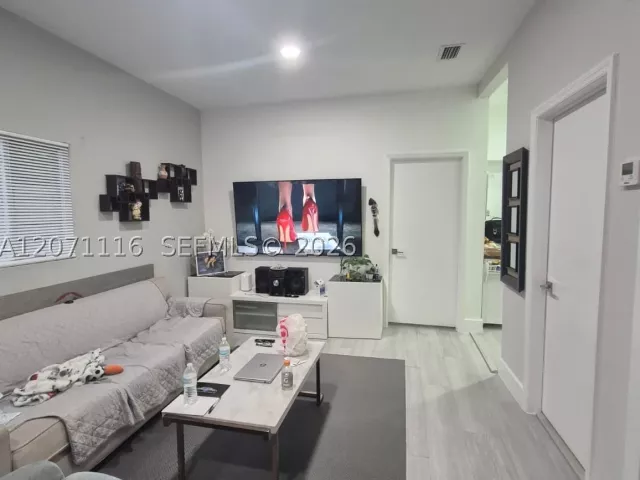 Продажа дома по адресу 1137 NW 55th St - фото 9298496