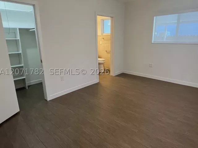 Продажа дома по адресу 2353 SW 4th St - фото 9300669