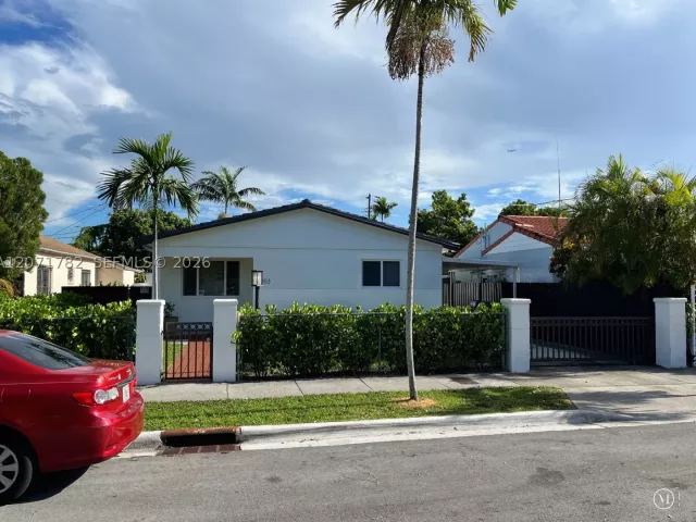 Продажа дома по адресу 2353 SW 4th St - фото 9300658