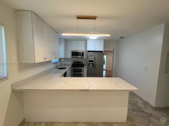 Продажа дома по адресу 2353 SW 4th St - фото 9300660