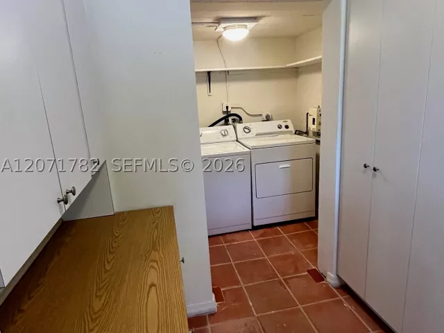 Продажа дома по адресу 2353 SW 4th St - фото 9300661