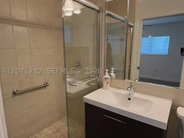 Продажа дома по адресу 2353 SW 4th St - фото 9300662