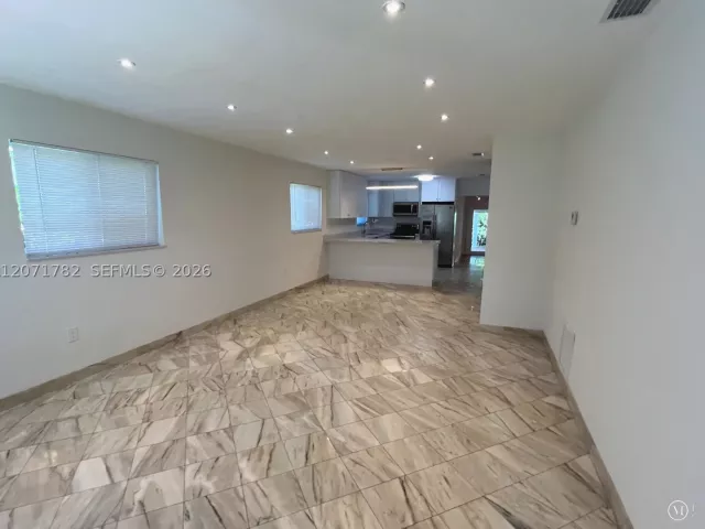 Продажа дома по адресу 2353 SW 4th St - фото 9300663