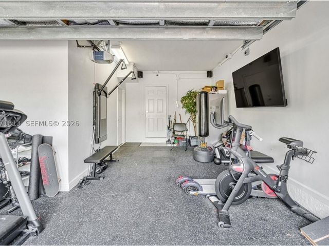 Продажа дома по адресу 1500 SW 171st Ter - фото 9301511