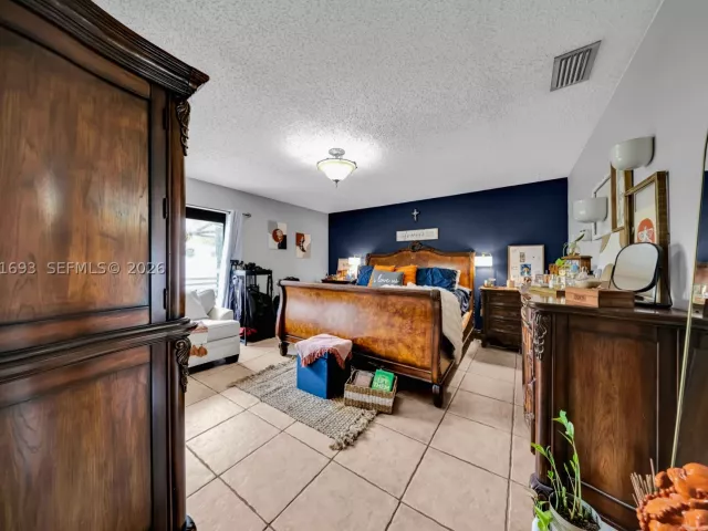Продажа дома по адресу 13991 SW 159 terrace - фото 9301996