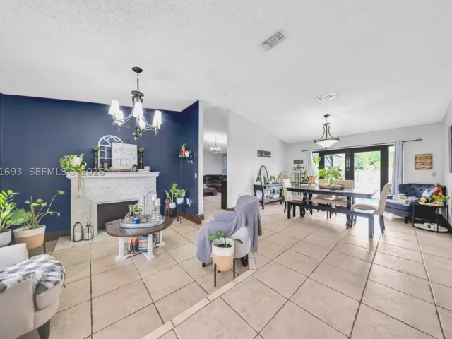 Продажа дома по адресу 13991 SW 159 terrace - фото 9301983
