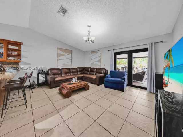 Продажа дома по адресу 13991 SW 159 terrace - фото 9301987