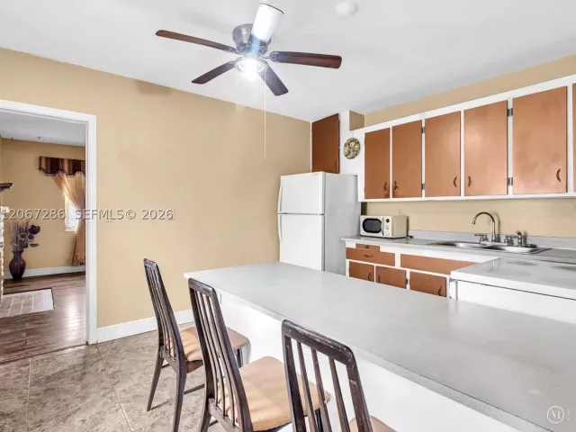 Продажа дома по адресу 10 SW 72nd Ave - фото 9299942
