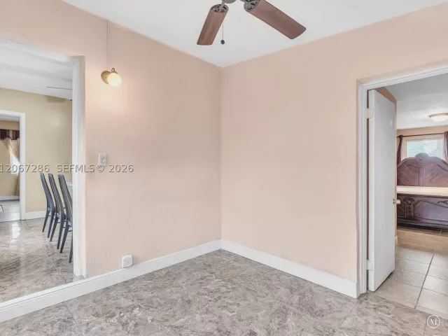Продажа дома по адресу 10 SW 72nd Ave - фото 9299945