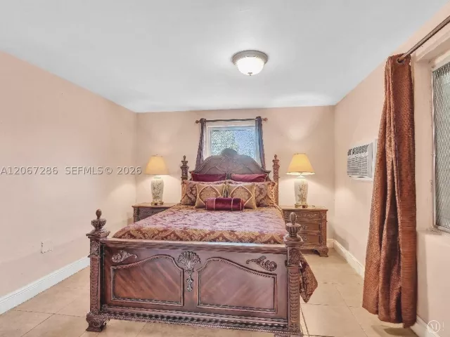 Продажа дома по адресу 10 SW 72nd Ave - фото 9299947