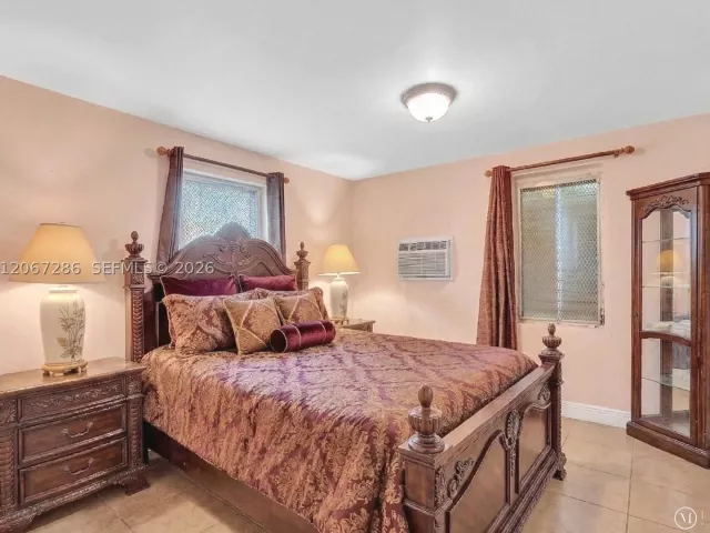 Продажа дома по адресу 10 SW 72nd Ave - фото 9299948
