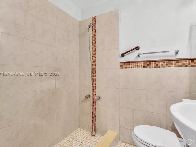 Продажа дома по адресу 10 SW 72nd Ave - фото 9299951