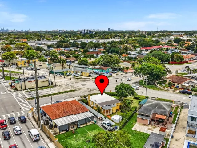 Продажа дома по адресу 10 SW 72nd Ave - фото 9299934