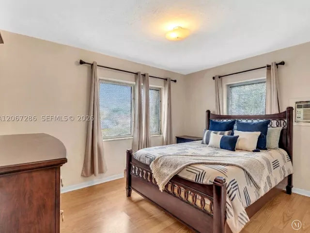 Продажа дома по адресу 10 SW 72nd Ave - фото 9299952