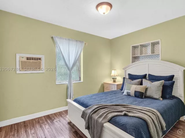 Продажа дома по адресу 10 SW 72nd Ave - фото 9299957