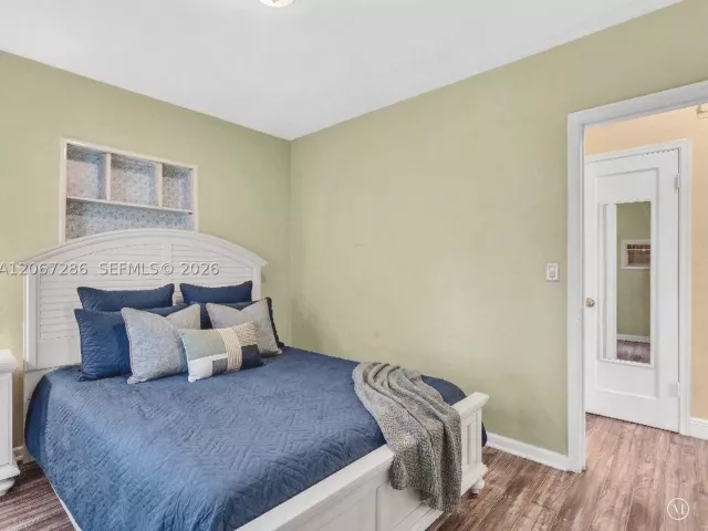 Продажа дома по адресу 10 SW 72nd Ave - фото 9299959