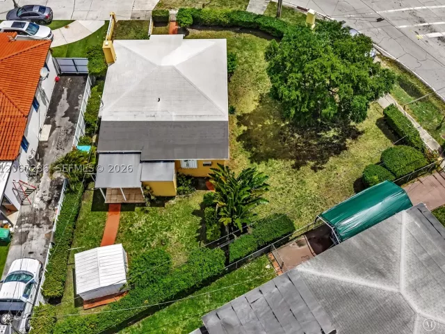 Продажа дома по адресу 10 SW 72nd Ave - фото 9299935