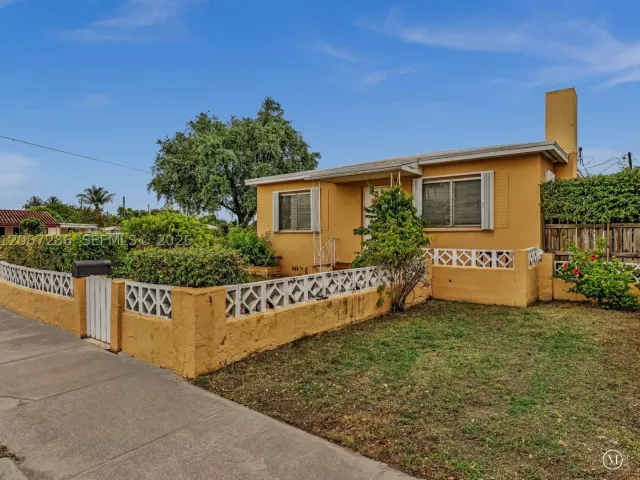 Продажа дома по адресу 10 SW 72nd Ave - фото 9299962