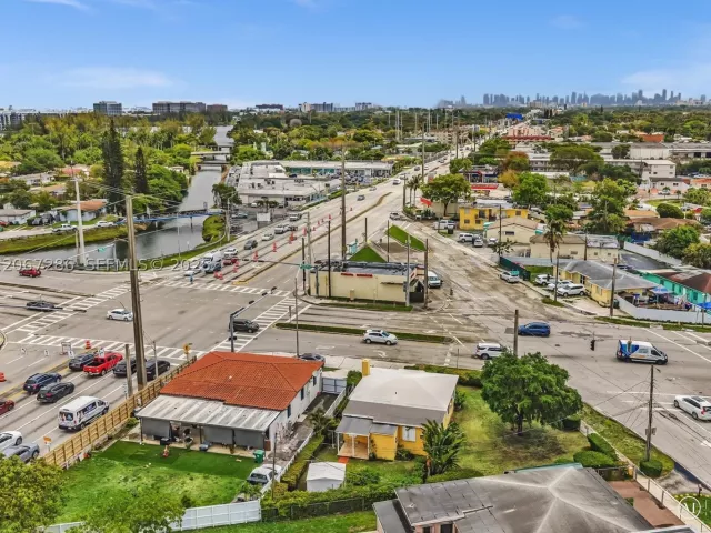Продажа дома по адресу 10 SW 72nd Ave - фото 9299965