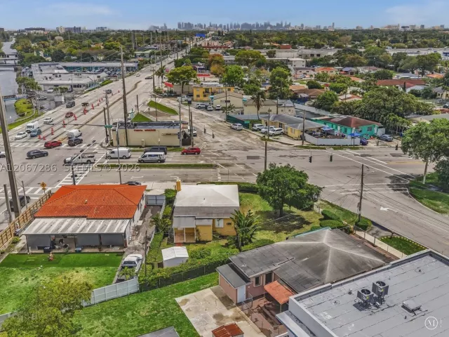 Продажа дома по адресу 10 SW 72nd Ave - фото 9299966