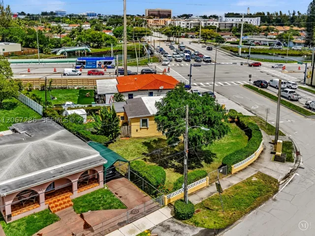 Продажа дома по адресу 10 SW 72nd Ave - фото 9299967