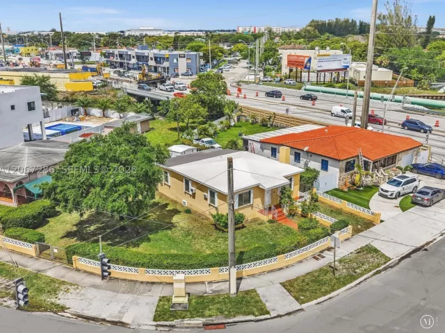 Продажа дома по адресу 10 SW 72nd Ave - фото 9299968