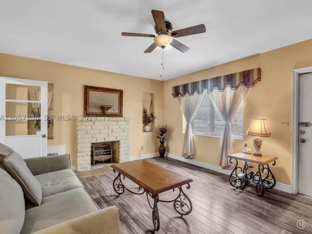 Продажа дома по адресу 10 SW 72nd Ave - фото 9299938