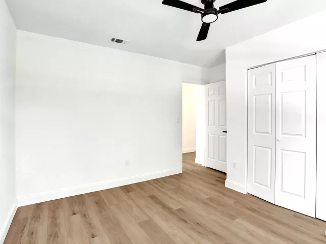 Продажа дома по адресу 9740 SW 14TH Street - фото 9359767