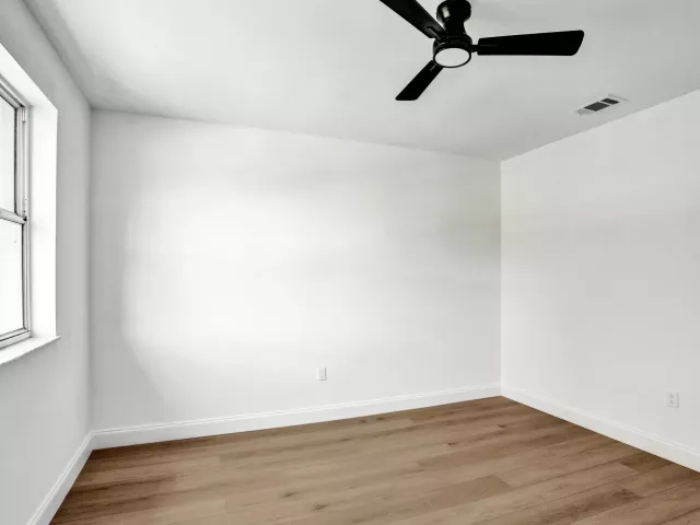 Продажа дома по адресу 9740 SW 14TH Street - фото 9359769