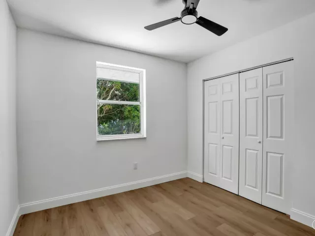 Продажа дома по адресу 9740 SW 14TH Street - фото 9359770