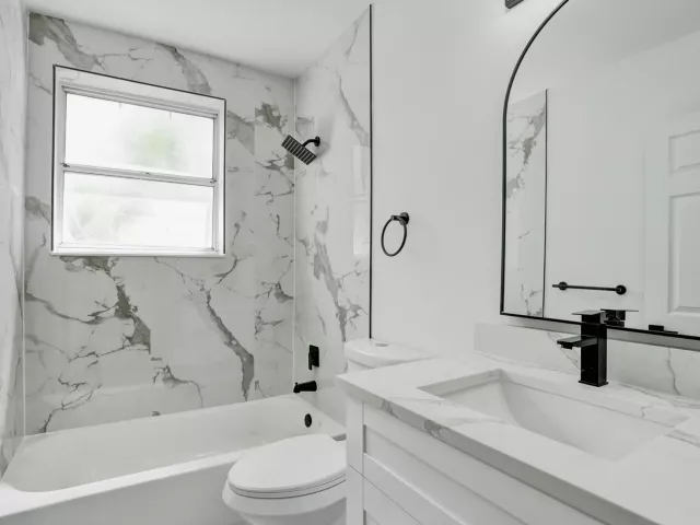 Продажа дома по адресу 9740 SW 14TH Street - фото 9359771