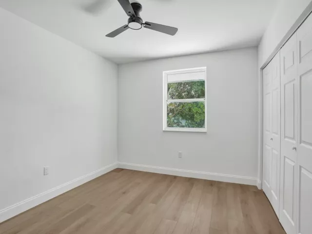 Продажа дома по адресу 9740 SW 14TH Street - фото 9359773