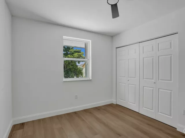 Продажа дома по адресу 9740 SW 14TH Street - фото 9359774