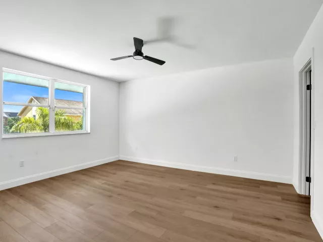 Продажа дома по адресу 9740 SW 14TH Street - фото 9359775